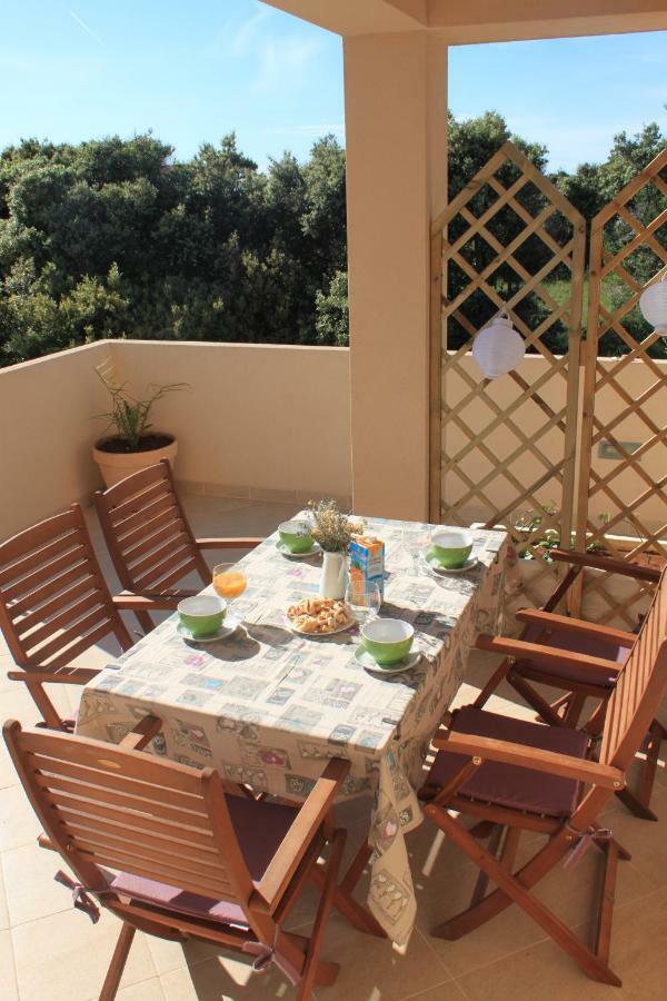 Apartments Karla I Ivano Мандре Экстерьер фото